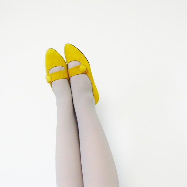 1970s Mustard Yellow Flats / Mod Style / Leather Suede / Fun and Flirty / Size 6