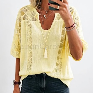 Blusa feminina de verão com recortes e renda vazada, manga 3/4, ideal para ocasiões casuais, no trabalho e ao ar livre.