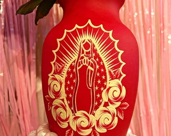 Red Madre de Amor Vase