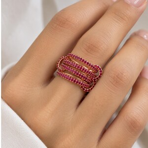Anillo de banda entrelazada con rubí cultivado en laboratorio, anillo de banda de conexión múltiple con rubí rojo, anillo de banda entrelazada hecho a mano en plata de ley 925, joyería para mujer.
