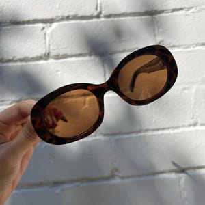 Chunky Tortoise Shell Oval Women Sunglasses, 90s Vintage style eyewear with Reflective Lenses, Gift for her