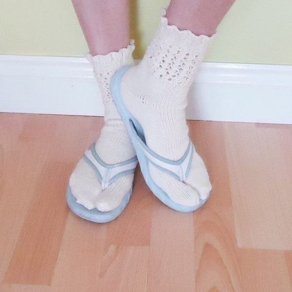 Handgestrickte Flip Flops Socken, Socken im japanischen Stil, Zehensocken, Tabi Socken, Merino Wollsocken in Weiss