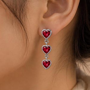 Pendientes colgantes de corazón de rubí diminuto, plata de ley bañada en oro, piedra natal de julio, ideales para fiestas.