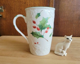 Mikasa Cappuccino Mug Season's Holly China 4-5/8" Malaysia English Countryside Cups Leaves Coffee Mugs Tall Handle Drinkware 1996