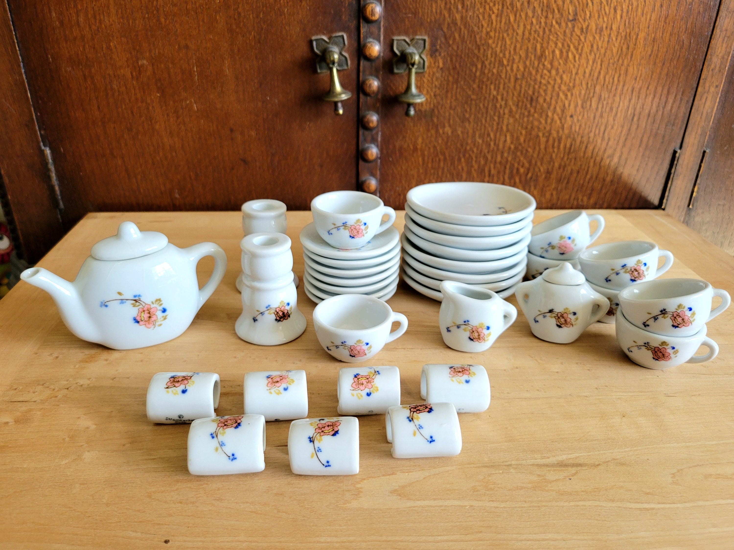 ヴィンテージ1978・陶器“Sally”チャイナドールキット・オリジナルボックス 37 Pc Miniature Tea Set by Strombecker Corp - Vintage From the