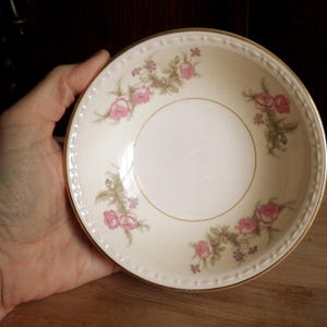Set of 4 Dessert / Fruit Bowls by Homer Laughlin - Eggshell Georgian Pattern with Roses - Sauce / Berry Dish - Measures 5&quot; - G3380