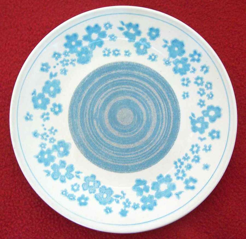 Set of 3 Dinner Plates SPRING BOUQUET by Taylor Smith /& T 10.25 inches Dish Made in USA Blue Flowers Center Rings Ironstone Dishes Vintage