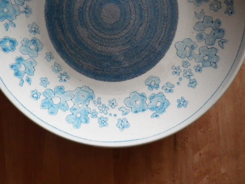 Set of 3 Dinner Plates SPRING BOUQUET by Taylor Smith /& T 10.25 inches Dish Made in USA Blue Flowers Center Rings Ironstone Dishes Vintage