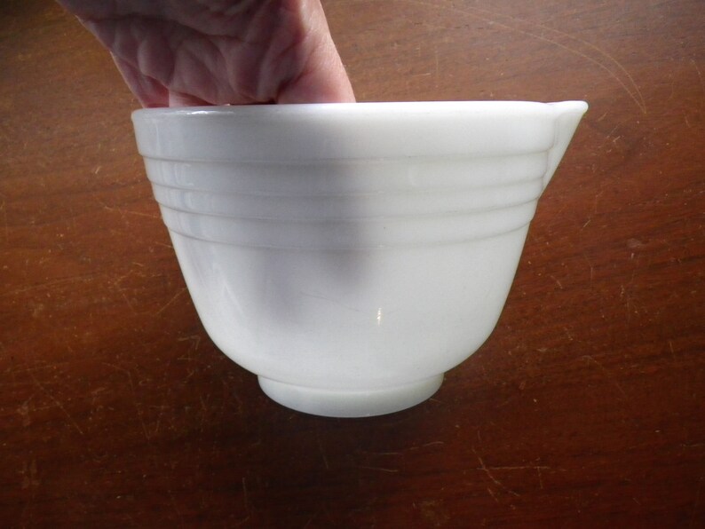 Pyrex Small Farmhouse Milkglass Mixing Bowl Pour Spout White Etsy