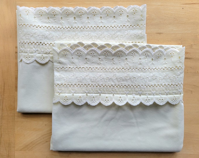 Set of 2 Eyelet Trim Ivory Pillowcases Vintage Wamsutta Supercale Wide