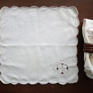 Vintage Shabby Embroidered Napkins, Scalloped Edge, Farmhouse Decor, Set of 4