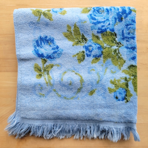 CANNON Vintage Bath Towel Blue and Green Flowers - Retro Bathroom 100% Cotton - Made in USA in 1970s - Groovy Bath Decor