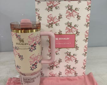 Stanley x LoveShackFancy 40oz Quencher H2.0 Tumbler Ribbon Rosa Pink Floral New