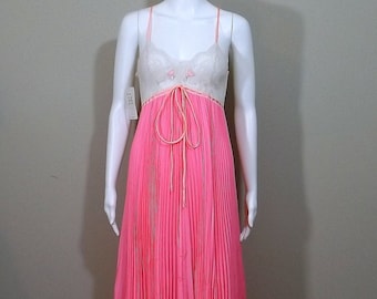 Claire Sandra by LUCIE ANN Salmon Pink Accordion Pleated Nightgown Size Small S