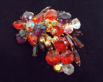 Broche vintage de diamantes de imitación Aurora Borealis: flores de cristal rojo y morado