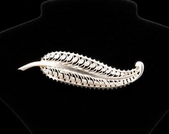 ALICE CAVINESS Brosche aus Sterlingsilber mit filigranem Federmuster