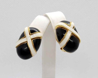 CINER Black and White Enamel Clip On Earrings