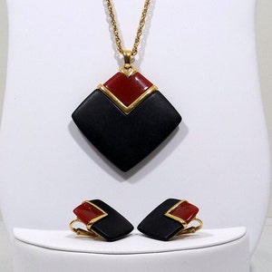 CROWN TRIFARI Pendant Necklace Clip On Earring Set