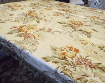 Toalha de mesa floral de algodão polido pesado de 56x54" com acabamento em borla