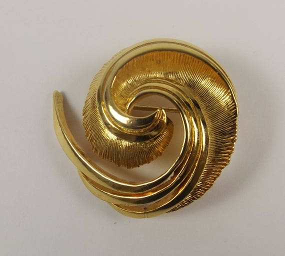 SPHINX Gold Tone Swirl Brooch - image 1