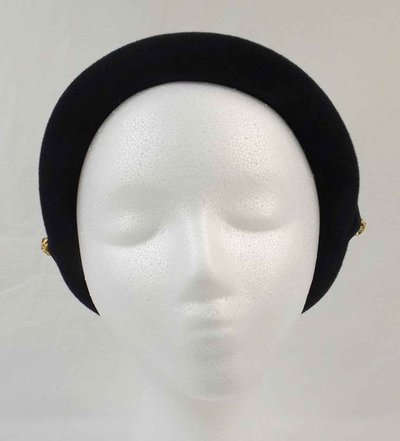 1920's ANN RELLIE Black Velvet Cloche Hat - image 3