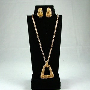 SARAH COVENTRY Necklace and Clip On Earring Set