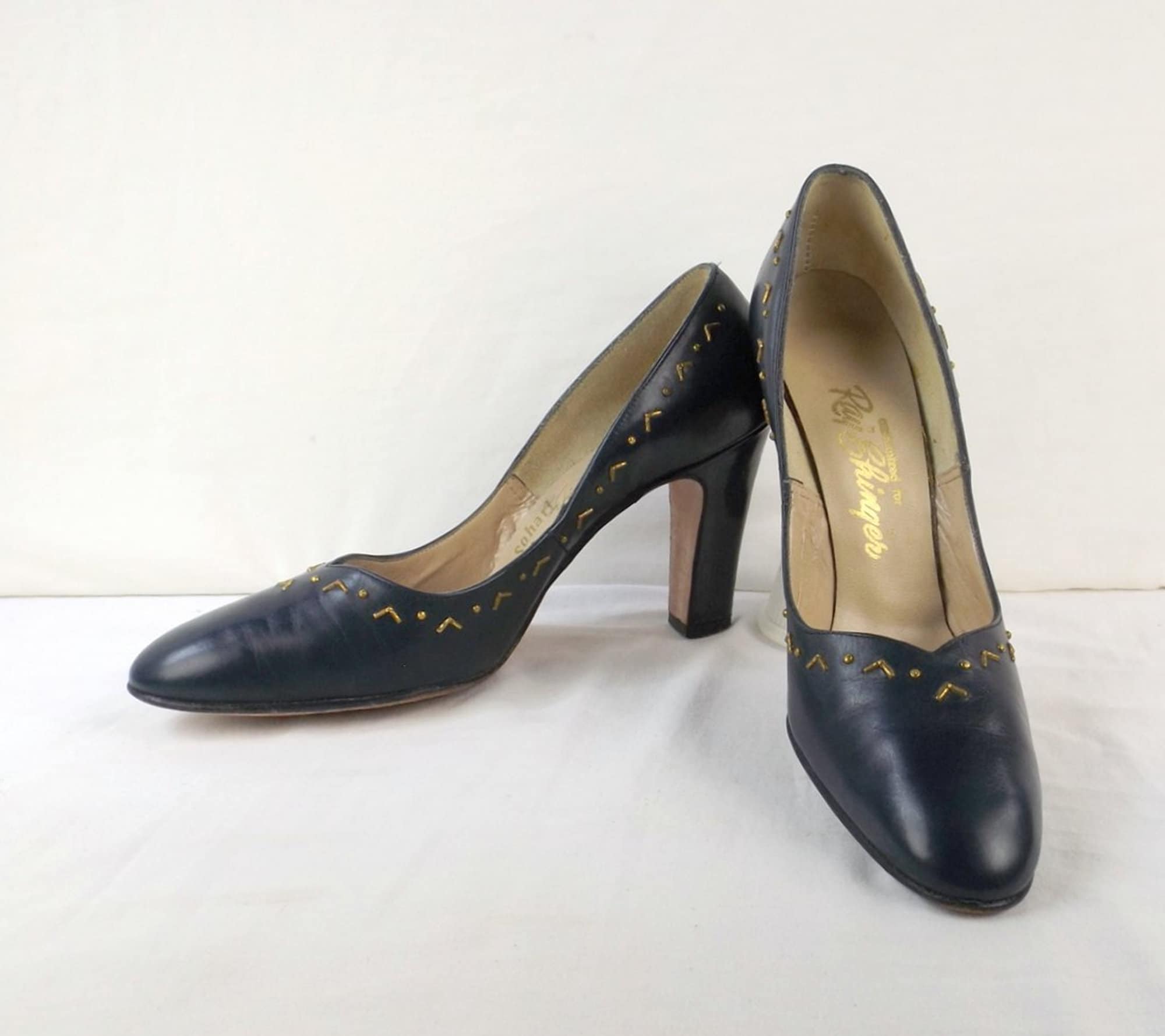navy pumps size 8