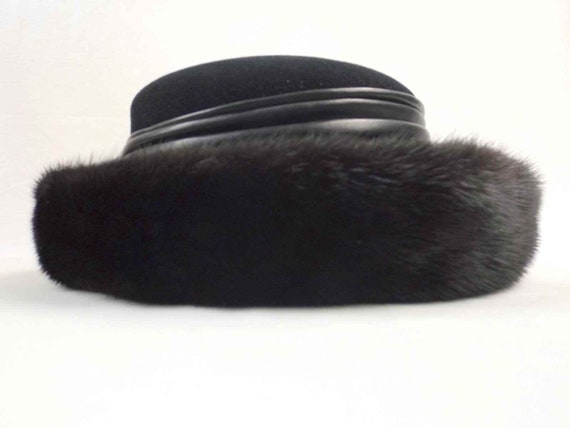 Black Velvet and Mink Breton Hat - image 7