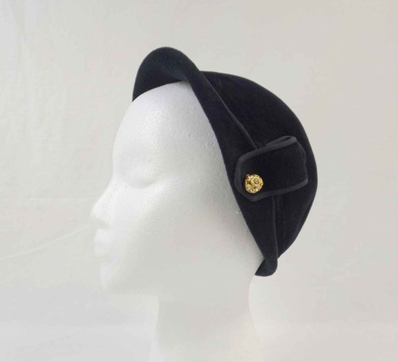 1920's ANN RELLIE Black Velvet Cloche Hat - image 1