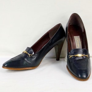 CARESSA Dark Green and Black Pumps US Size 8S 8 Slim