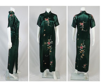 ca. 1930-1940 Emerald Green Silk Cheongsam Dress w Silk Embroidery Size Medium