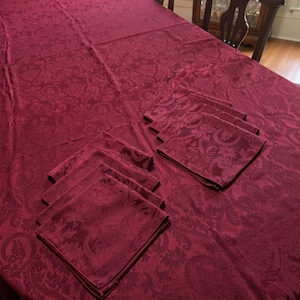 101x59" Burgundy Damask Rectangle Tablecloth w/ 8 Matching Napkins