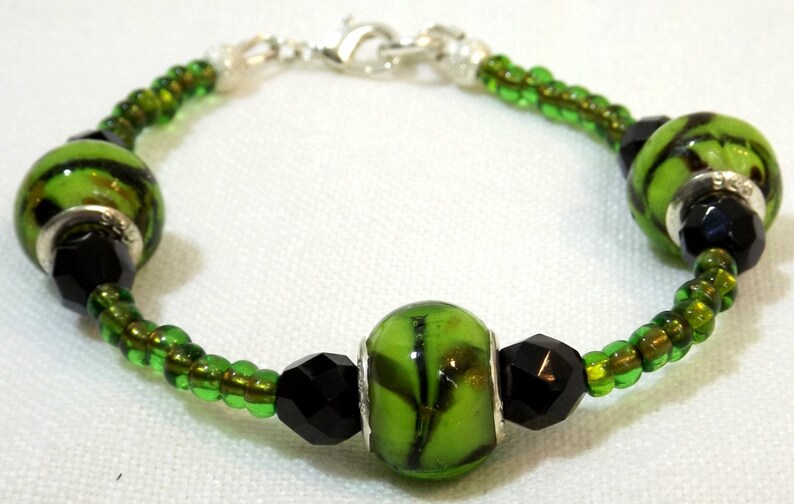 Upcycled Vintage Glass Bead Bracelet 7-5/8 image 3