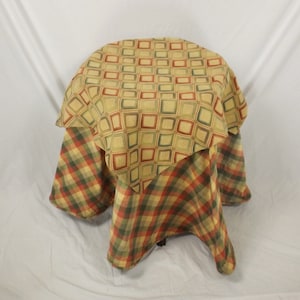 72&quot; Round Tablecloth and Coordinating 32&quot; Square Topper
