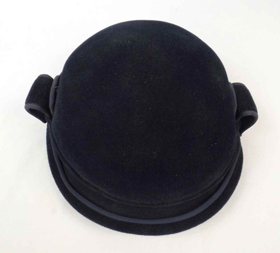 1920's ANN RELLIE Black Velvet Cloche Hat - image 7
