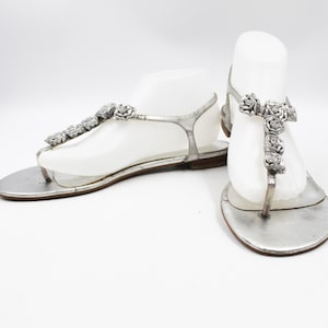 GUESS T-Strap Flat Sandals US Size 8 ?