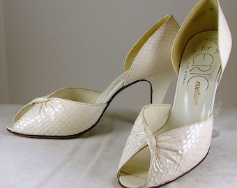 STUART WEITZMAN White Snakeskin Peep Toe Heels Size 8 N Narrow