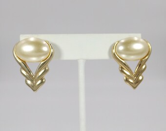 1980's Oval Faux Pearl en Gold Tone Post Oorbellen