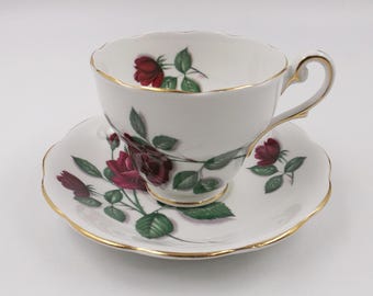 ROYAL STANDARD Tasse und Untertassen Set Rotes Samtmuster