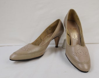 JOHANSEN Taupe Pumps Size 7-1/2 2AA 7.5 Extra Narrow