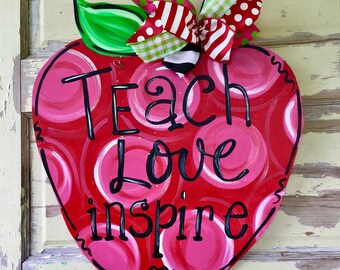 Personalized - Apple Door Hanger - Teacher Sign - Teacher Wreath - Apple decor