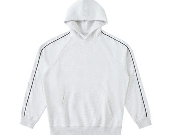 Ongrijpbaar en ongetemd zeeduivelontwerp. Hoodie met raglanmouwen en contrasterende biezen