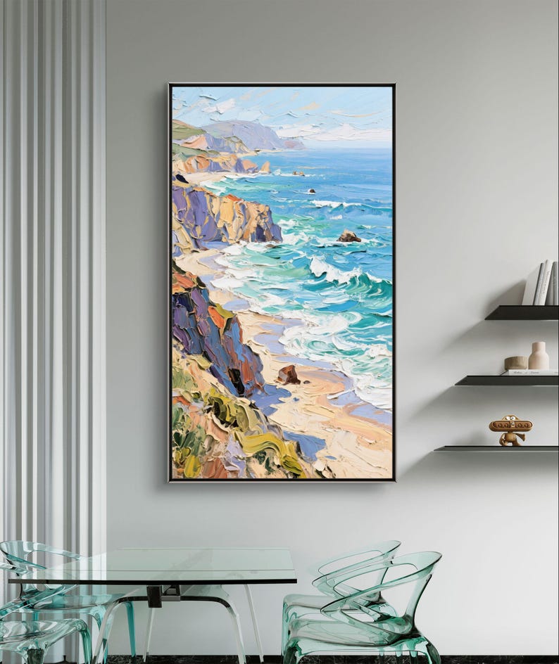 Puede incluir: Una pintura al &oacute;leo de un paisaje costero. La obra representa una escena vibrante del oc&eacute;ano encontr&aacute;ndose con la costa, con acantilados y olas en tonos de azul, verde, amarillo y morado. La pintura est&aacute; enmarcada en un marco negro.