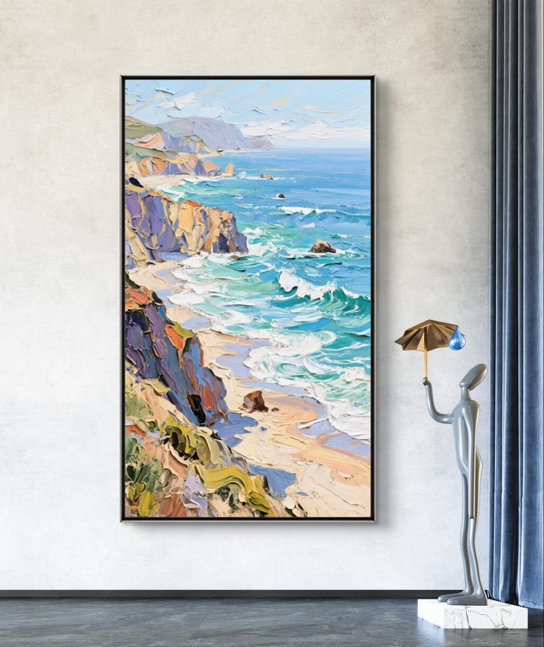Puede incluir: Pintura al &oacute;leo enmarcada en negro que representa un paisaje costero. La obra muestra una playa con agua turquesa, acantilados y cielo azul. La pintura utiliza pinceladas gruesas y una paleta de azules, verdes y amarillos.