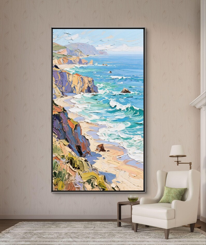 Puede incluir: Pintura al &oacute;leo enmarcada en negro que representa un paisaje costero. La obra muestra el encuentro del oc&eacute;ano con la costa, con acantilados y olas representados con pinceladas texturizadas. La paleta de colores incluye azules, verdes y amarillos.
