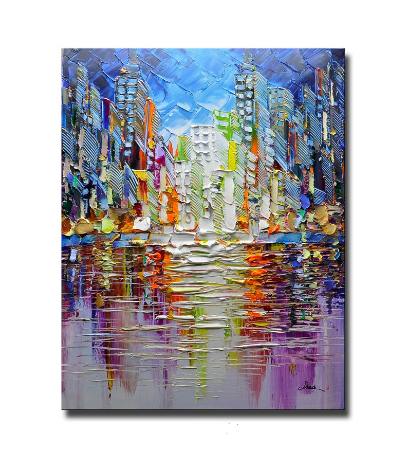 Puede incluir: Pintura abstracta de un horizonte urbano con edificios coloridos reflejados en una masa de agua. La pintura est&aacute; realizada en un estilo impasto grueso, lo que le da un aspecto texturizado.