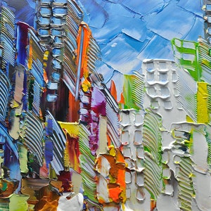 Puede incluir: Pintura abstracta de un horizonte urbano con edificios coloridos y un cielo azul. La pintura est&aacute; realizada en un estilo impasto grueso, con pinceladas visibles.