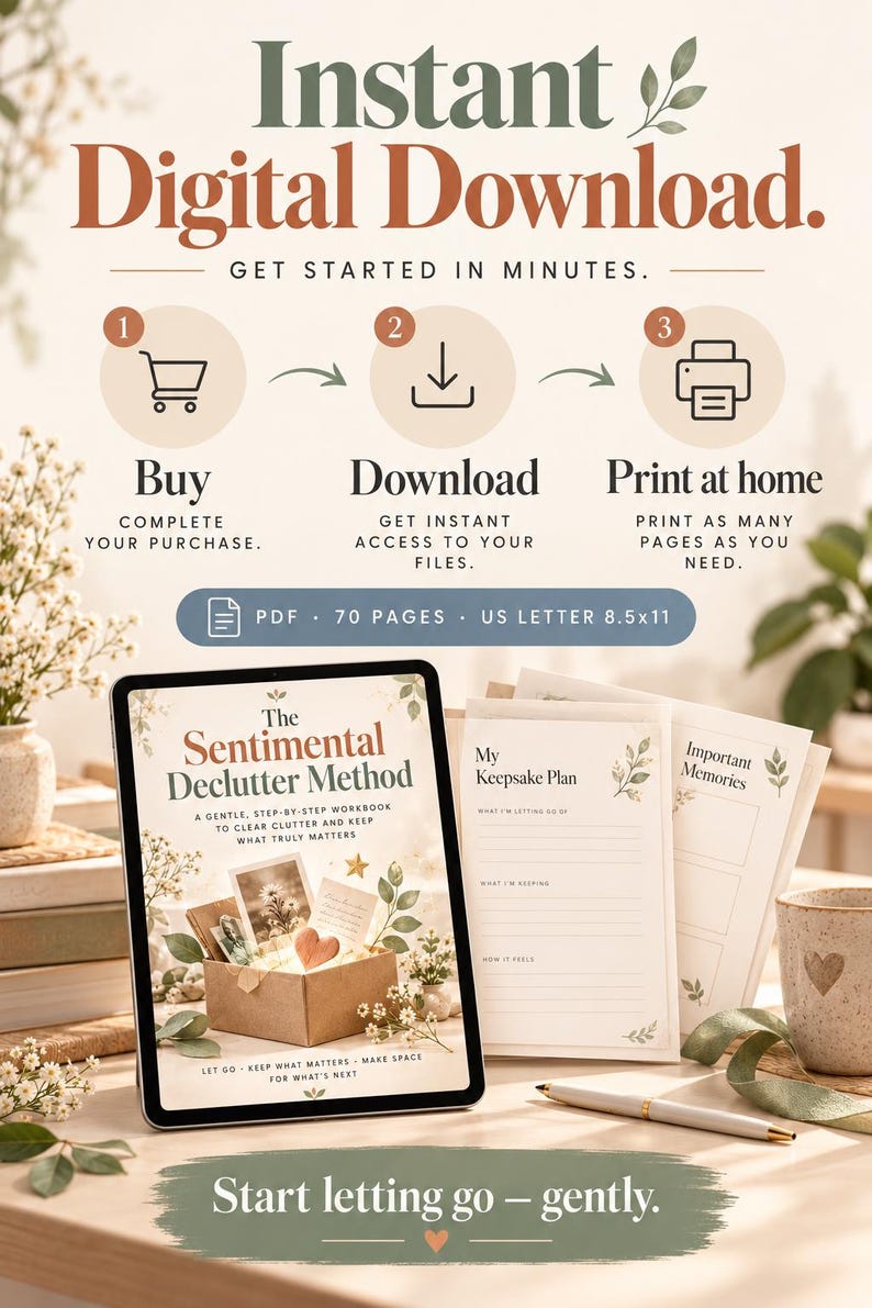 Puede incluir: Una gu&iacute;a de descarga digital titulada The Sentimental Declutter Method, que incluye un PDF de 70 p&aacute;ginas en formato US Letter 8.5x11. El gr&aacute;fico muestra un proceso de tres pasos: comprar, descargar e imprimir en casa con hojas de plan.