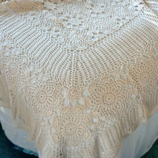 Vintage 68" x 90" Hand Crocheted Tablecloth Bedspread Floral Medallions Banquet Cloth Counterpane Cotton Full Queen Bed Spread Blanket Cover