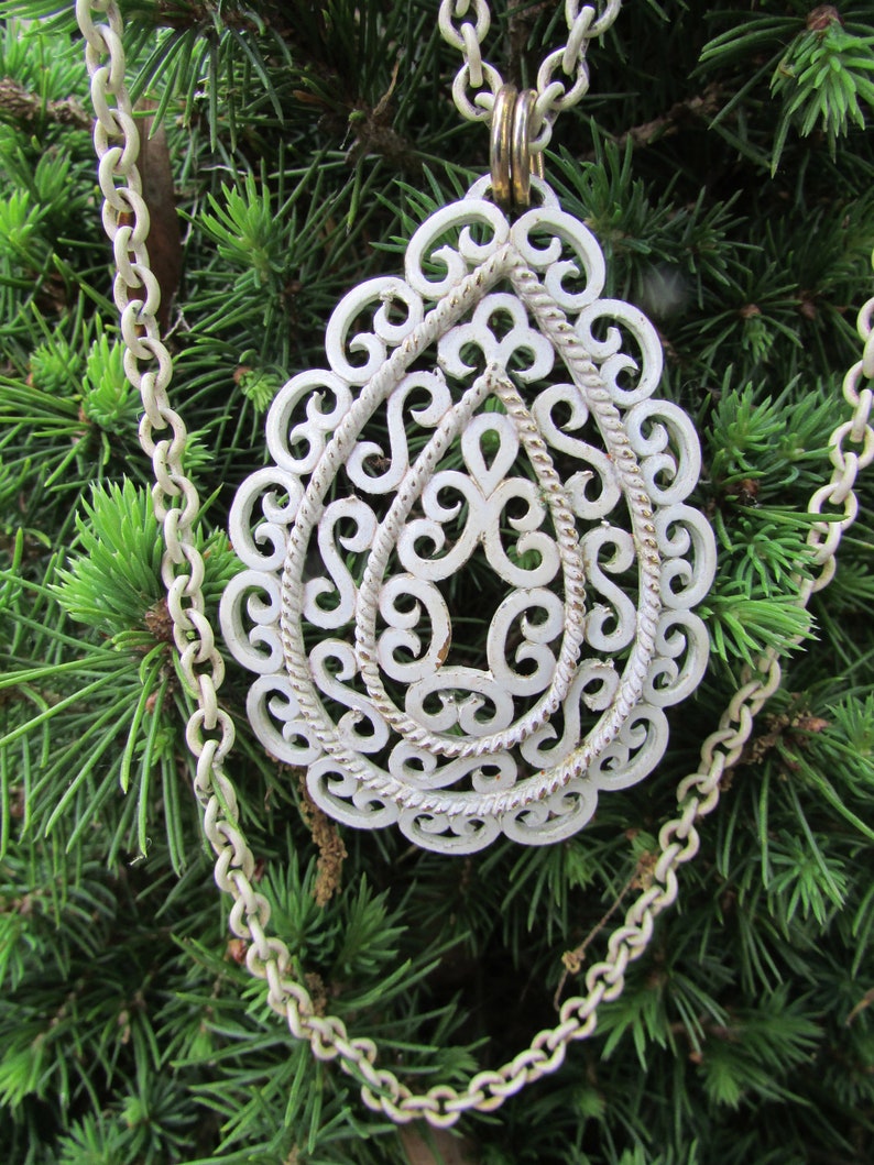 Avon Necklace 1960s